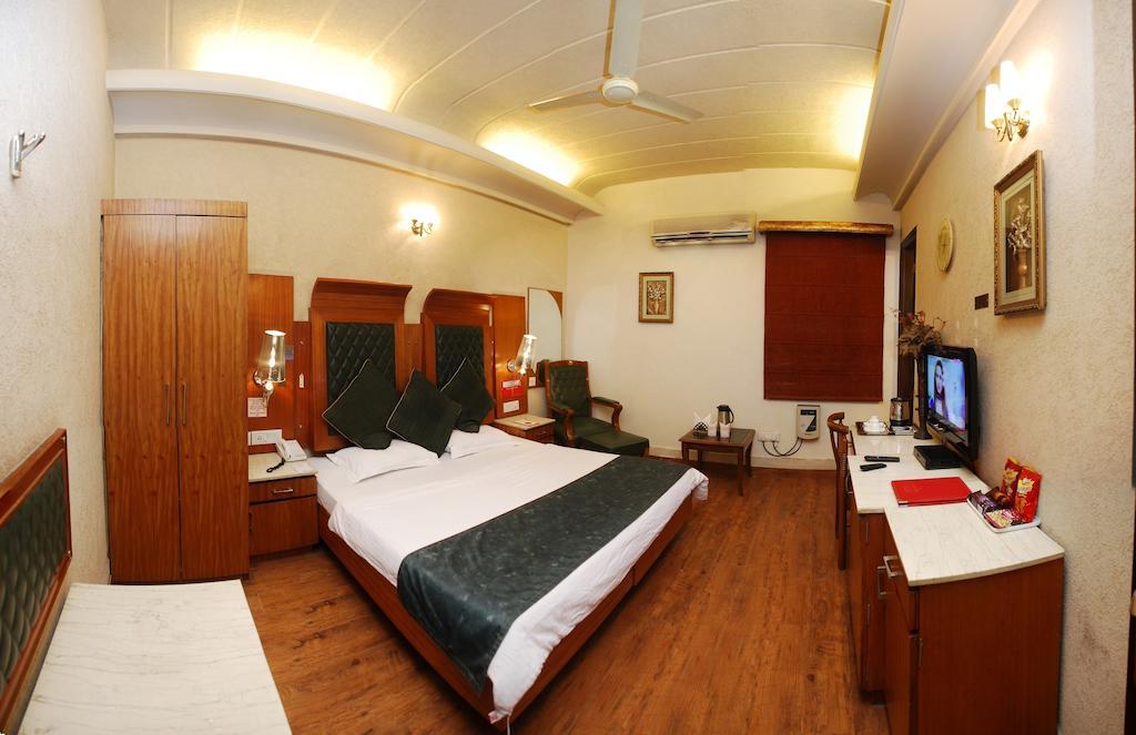 Single Room,68045012:JPEG