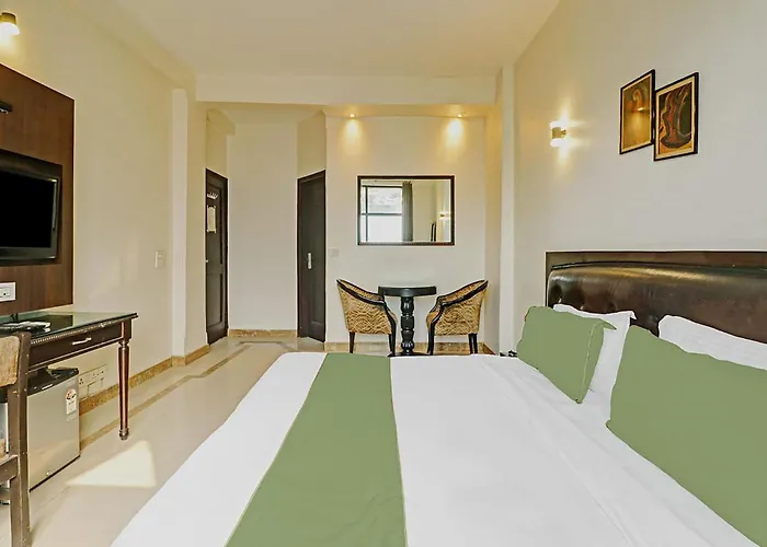 Fabexpress Lloyd House Hotel New Delhi